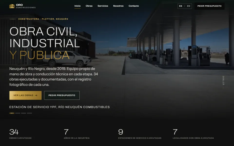 Portada del sitio de ORO Construcciones: titular «Obra civil, industrial y pública» sobre la foto de una estación de servicio, con las cifras de la empresa.