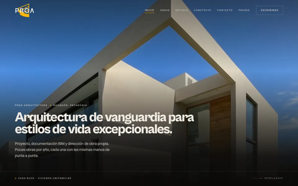 Portada del sitio de PROA Arquitectura: titular «Arquitectura de vanguardia para estilos de vida excepcionales» sobre la imagen de portada del estudio.